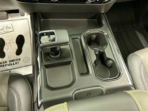 Used 2022 Chevrolet Silverado 1500 ZR2 w/ Technology Package image 17