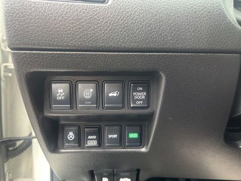 Used 2017 Nissan Rogue SL w/ SL Premium Package image 12