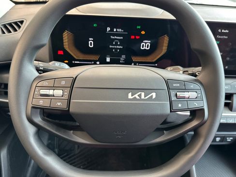 New 2026 Kia K4 LX image 17