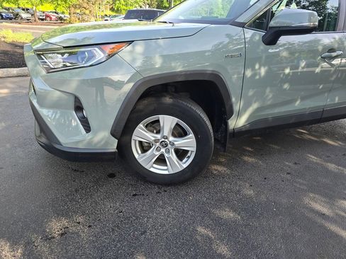 Used 2020 Toyota RAV4 XLE w/ Convenience Package AWD/4WD image 2