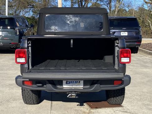 Used 2024 Jeep Gladiator Sport image 32