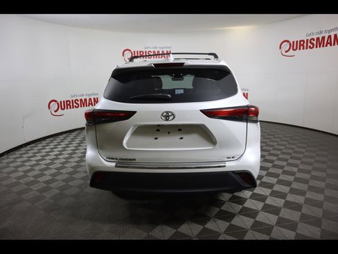 Used 2023 Toyota Highlander XLE image 9