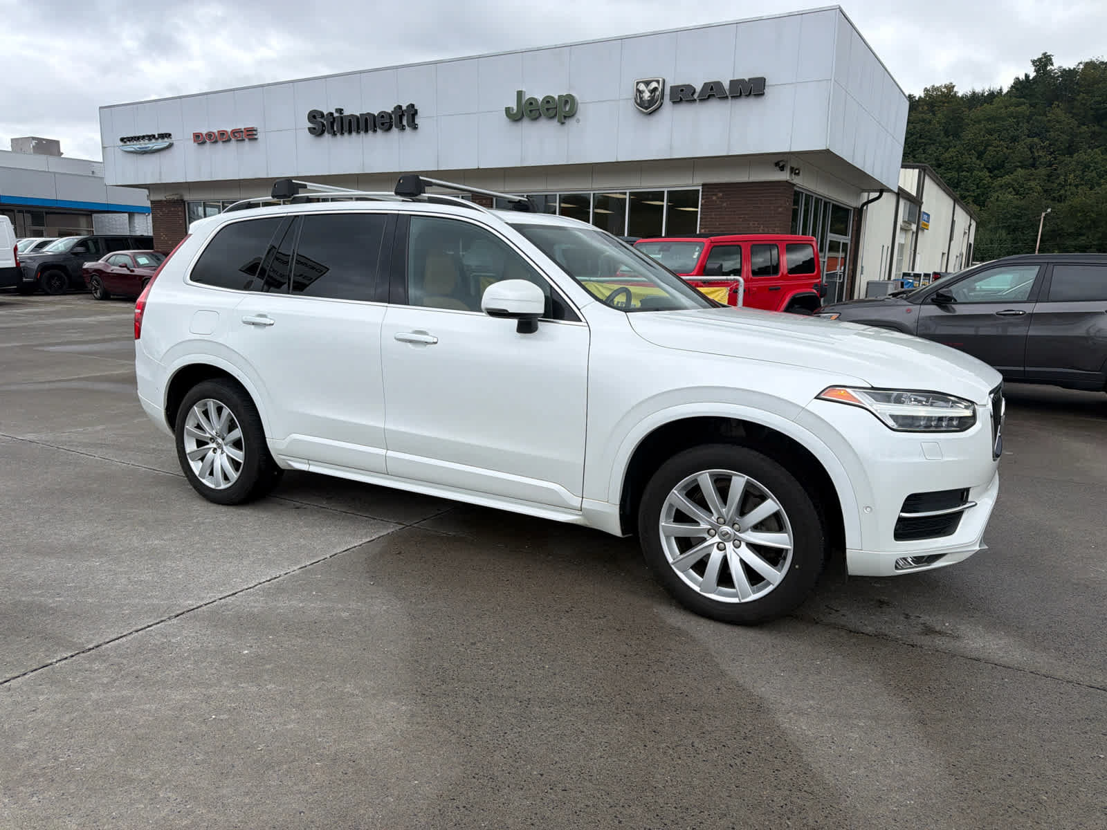 Used 2017 Volvo XC90 T6 Momentum w/ Vision Package AWD/4WD image 2