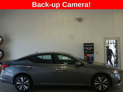 Used 2020 Nissan Altima 2.5 SV AWD/4WD image 2
