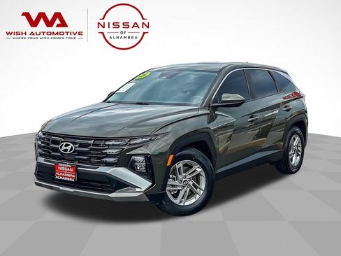 Used 2025 Hyundai Tucson SE FWD image 2