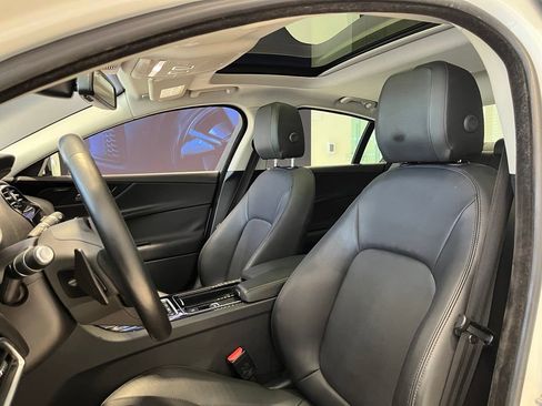 Used 2018 Jaguar XE Premium AWD/4WD image 15