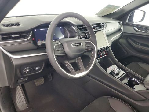 Used 2025 Jeep Grand Cherokee L Altitude image 11