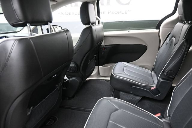 Used 2024 Chrysler Pacifica Limited AWD/4WD image 24