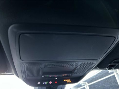 Used 2025 Chevrolet Equinox LT image 30