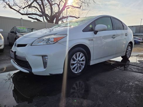 Used 2012 Toyota Prius Plug-In Hybrid image 1