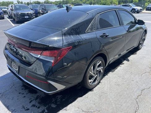 Used 2025 Hyundai Elantra Sport FWD image 4