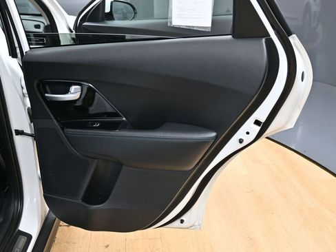 Used 2022 Kia Niro EX Premium w/ Cold Weather Package FWD image 37