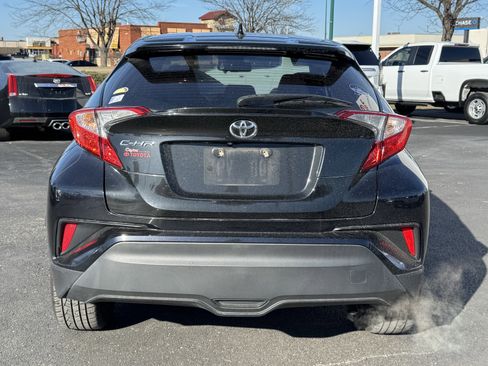 Used 2018 Toyota C-HR XLE image 16