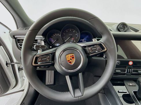 Certified 2026 Porsche Macan image 12