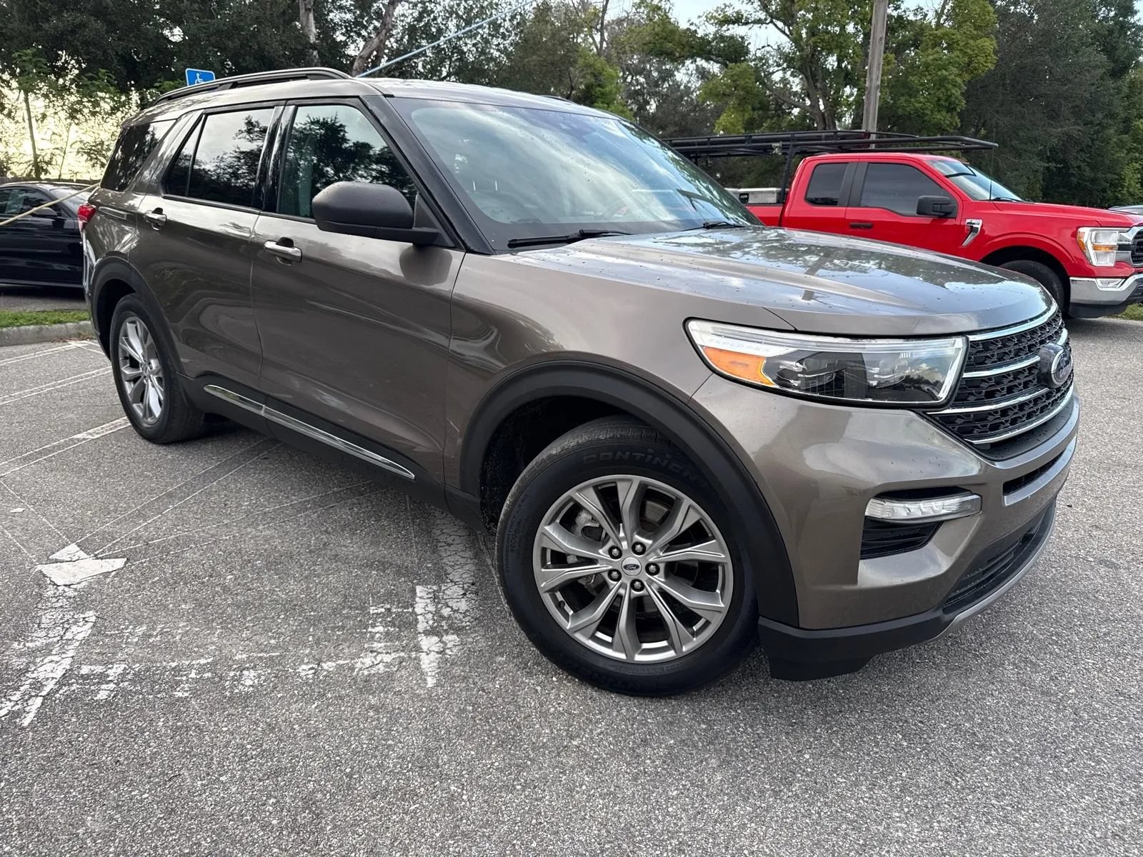 Used 2021 Ford Explorer XLT w/ Equipment Group 202A RWD image 6