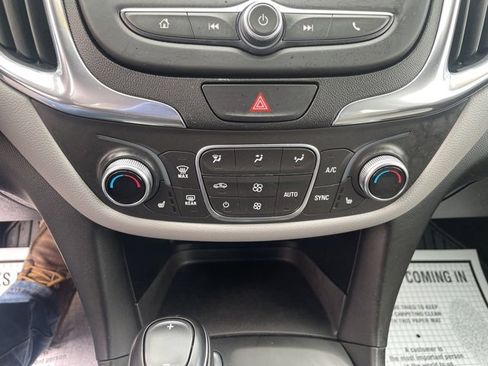Used 2019 Chevrolet Equinox LT image 17