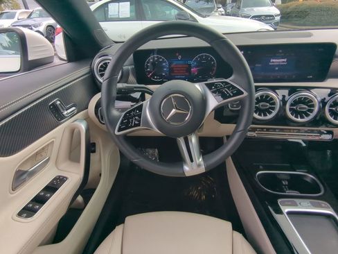 Used 2025 Mercedes-Benz CLA 250 image 3