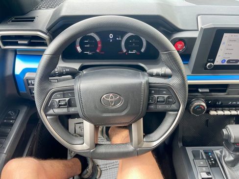Used 2025 Toyota Tacoma TRD Off-Road AWD/4WD image 13