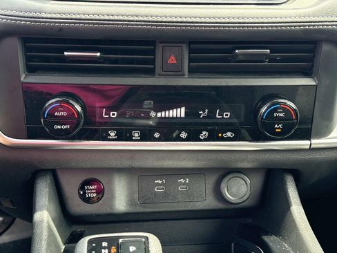 Certified 2024 Nissan Rogue SV FWD image 26