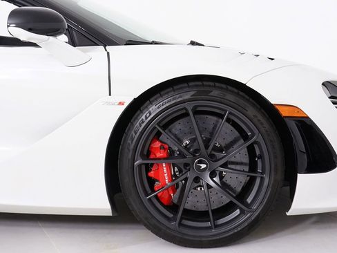 Used 2024 McLaren 750S Spider RWD image 17