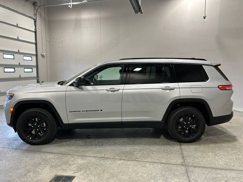 New 2026 Jeep Grand Cherokee L 4WD image 9