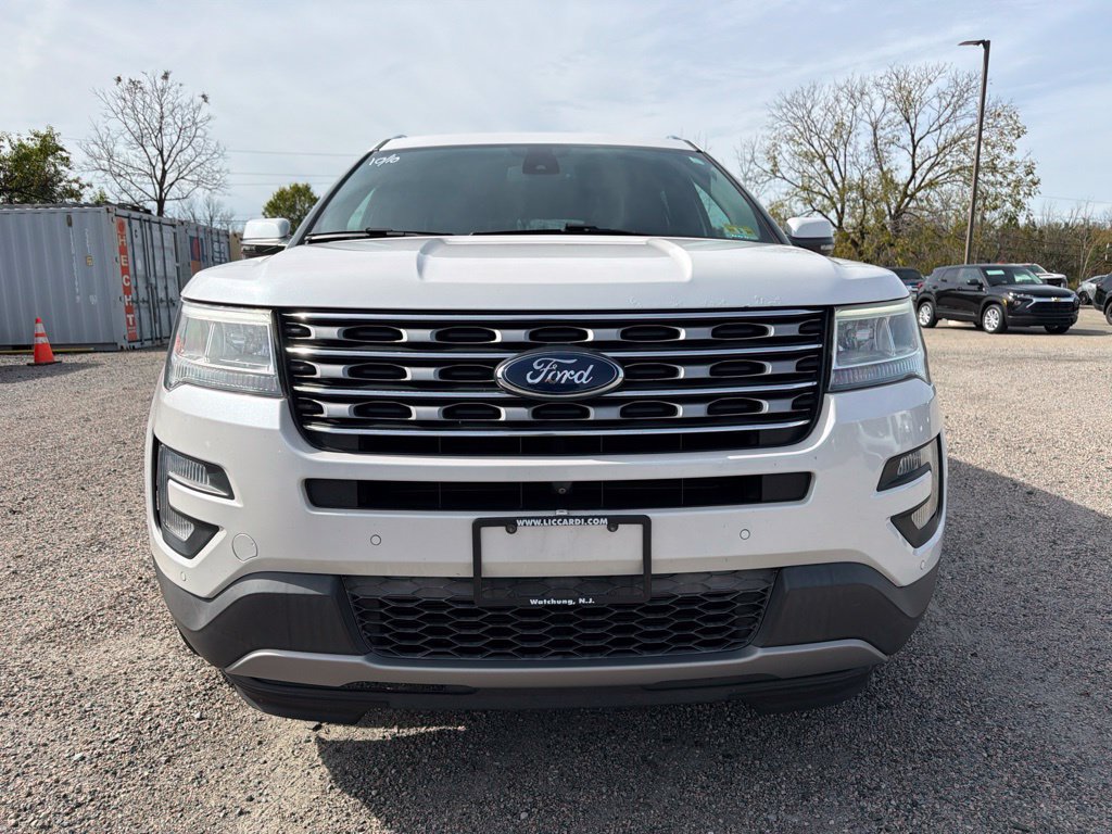 Used 2017 Ford Explorer Limited w/ Equipment Group 301A AWD/4WD image 2