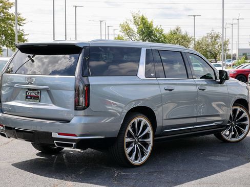 Used 2025 Cadillac Escalade ESV Premium Luxury Platinum AWD/4WD image 31