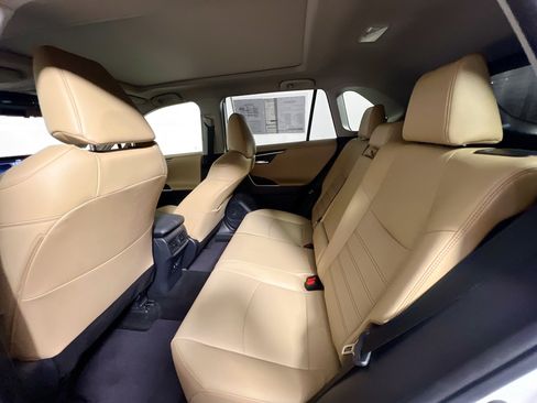 Used 2020 Toyota RAV4 Limited FWD image 28