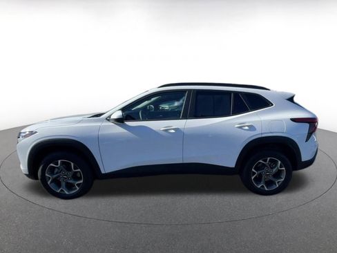 Used 2025 Chevrolet Trax LT image 9