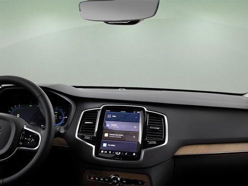 Certified 2025 Volvo XC90 T8 Plus w/ Protection Package Premier image 34