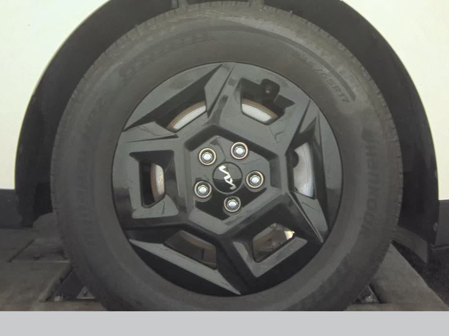 Used 2026 Kia Carnival FWD image 11