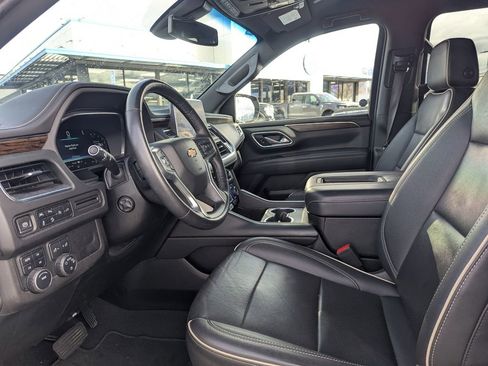 Used 2022 Chevrolet Suburban Premier AWD/4WD image 25