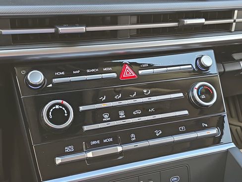 Used 2026 Hyundai Santa Fe SE FWD image 24