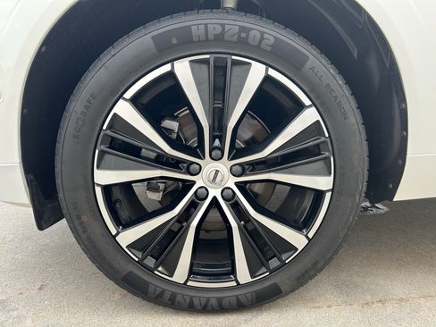 Used 2023 Volvo XC60 B5 Plus w/ Climate Package AWD/4WD image 11