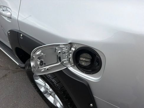 Used 2018 Toyota 4Runner SR5 AWD/4WD image 46
