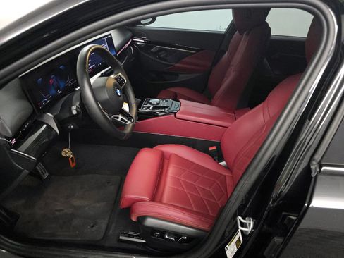 Used 2025 BMW 530i w/ M Sport Package RWD image 2