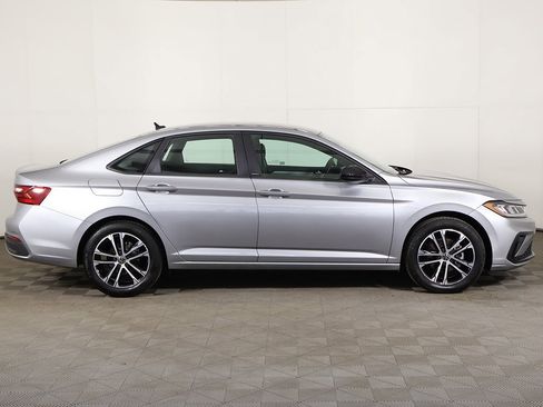 Used 2025 Volkswagen Jetta Sport image 17