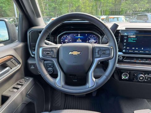 Used 2023 Chevrolet Silverado 1500 LT AWD/4WD image 21