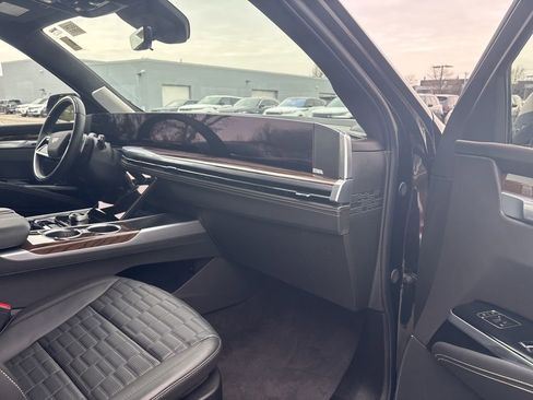 Used 2025 Cadillac Escalade Sport Platinum image 9