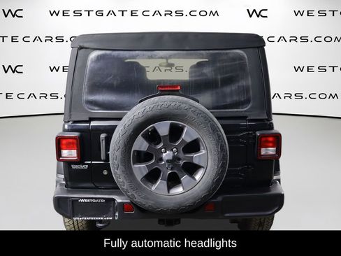 Used 2018 Jeep Wrangler Unlimited Sahara image 4