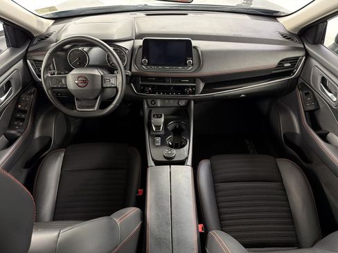 Used 2025 Nissan Rogue SV AWD/4WD image 16