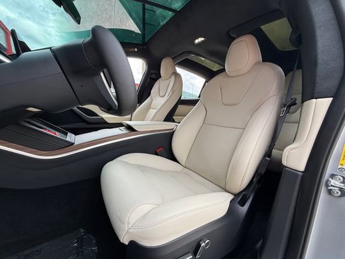 Used 2024 Tesla Model X image 10