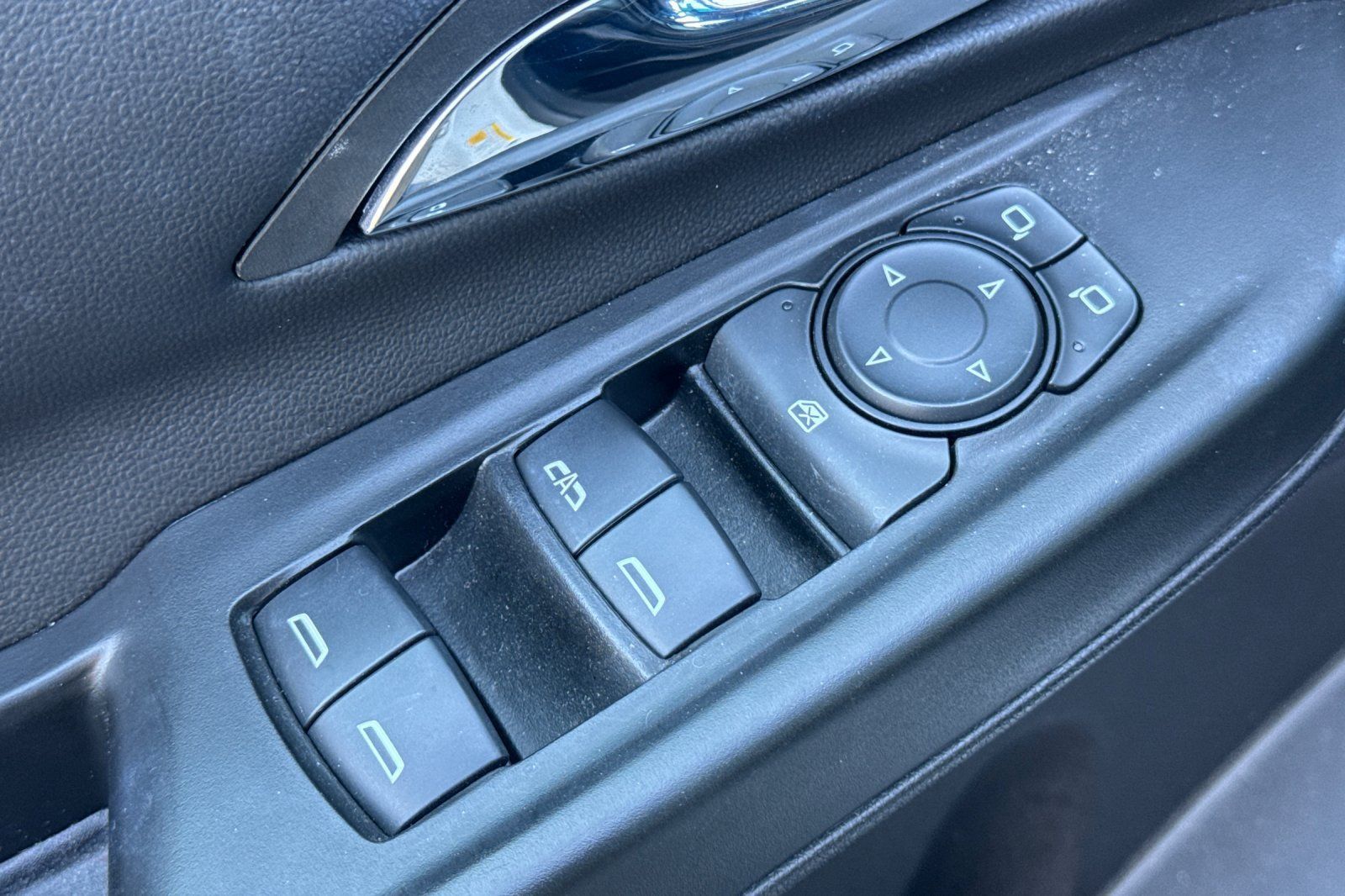 Used 2023 Chevrolet Bolt LT w/ Infotainment Package FWD image 13