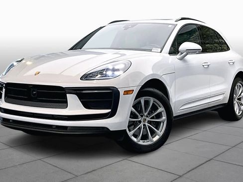 Used 2025 Porsche Macan image 2