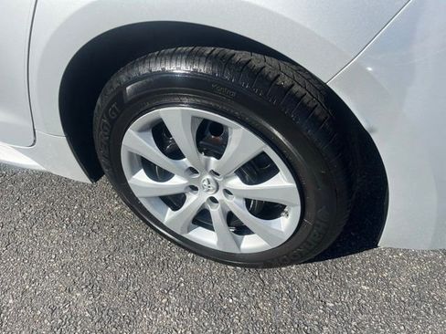 Used 2020 Toyota Corolla LE image 22
