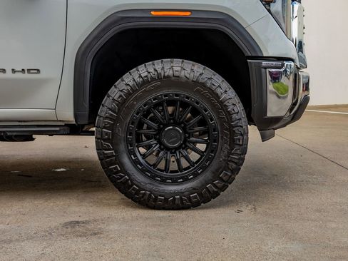 Used 2024 GMC Sierra 3500 SLE image 12