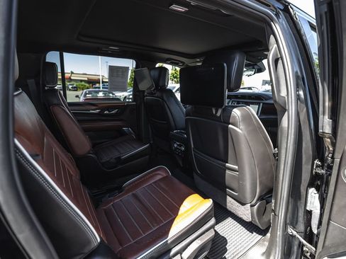 Used 2024 GMC Yukon XL Denali Ultimate AWD/4WD image 31