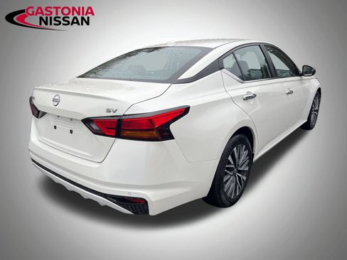 Used 2024 Nissan Altima 2.5 SV image 17