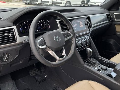 Used 2022 Volkswagen Atlas Cross Sport SE w/ Panoramic Sunroof Package image 12