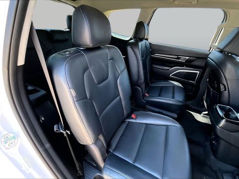 Used 2025 Kia Telluride S FWD image 14